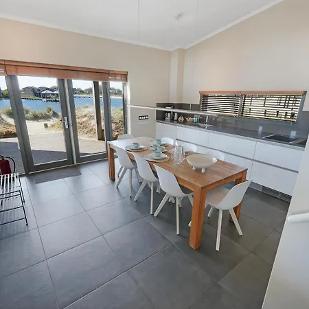 Luxe Met Uitzicht 4p - Luxe, Rust&water - 67 *